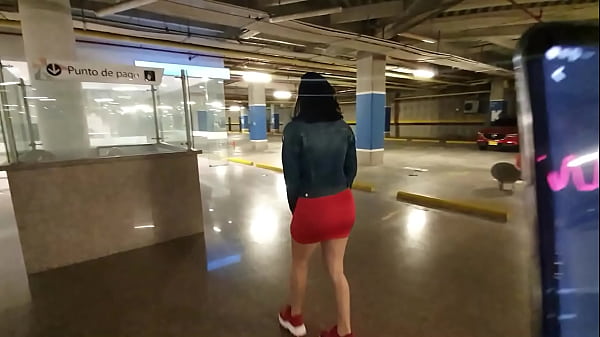 Martinasmith squirting at the Mall parking lot