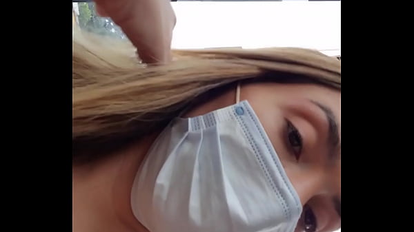 Sem calcinha no onibus… provocando ao passageiro do lado e deixando ele tocar a ppkinha …. quer ver o vid completo??… onlyfans: bolivianamimi