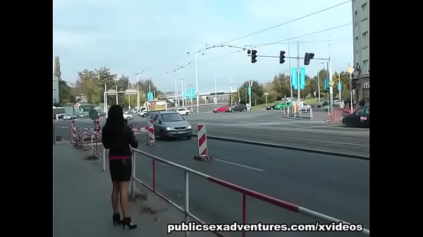 Hot real woman in outdoor fucking