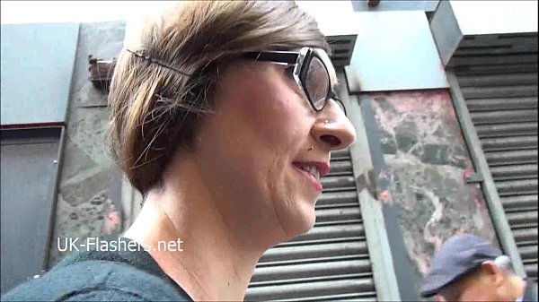 Yankee exhibitionist Demona Dragons outdoor exposure and public flashing of da