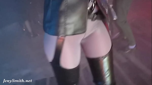 Jeny’s twin sista Merry goes to club