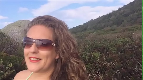 Kellenzinha vai a praia de nudismo da Galheta e abre o verbo assista o movie completo no nosso cavern do YouTube Kellenzinha Sem Segredos