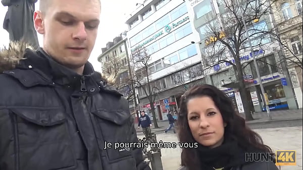 HUNT4K. Man accepte l’argent d’un chasseur qui voulait baiser sa petite amie