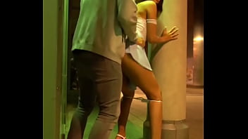 Novinha transando na rua