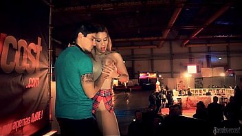 Scarlett Baixa-te e Mama