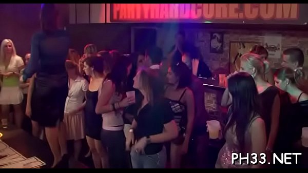 d. cheeks sucking shlong in club