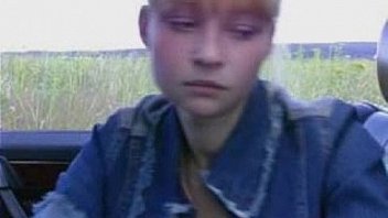 girlfrind sucking in the truck and outdoor