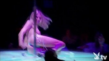 De-robe Club Striptease Contest!