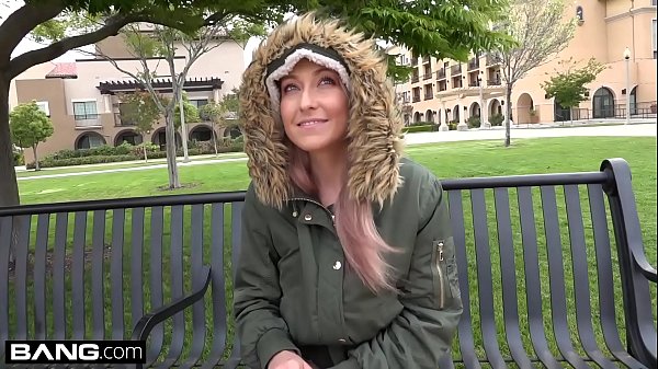 Teenie Valerie Milky gives roadhead & fucks in the backseat