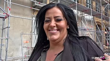 GERMAN SCOUT – Tattoo Nubile mit Mega Titten und dicken Hintern bei spontanen Casting gevoegelt