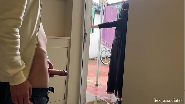 Publick Dick Flashing. I pull out my dick in front of a youthfull preggo muslim neighbor in niqab