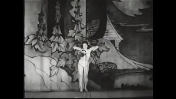 Classical brown-haired beauty shows off sexy underwear strips on stage