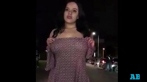 Enseña las tetas en los arrancones