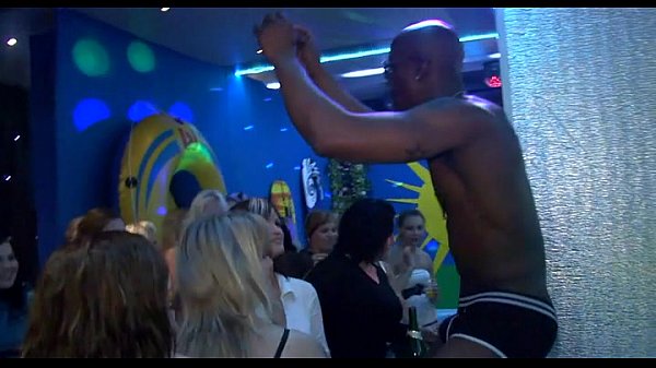 Group-sex wild patty at night club