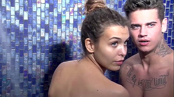 Adám & Melani douche fuckfest part 1 Éden Motel