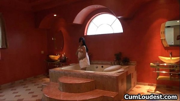 Stunning Rebeca Linnarers demonstrating of her