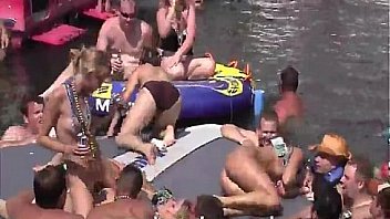 YouPorn – Random Peeps Eating Out Soiree Dolls in Public