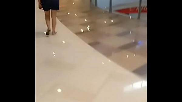 Dinapuan ng Libog Sa Mall Kaya Kinantot Sa CR