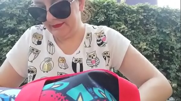 Gioco con un grosso cazzo nero nel garage del mio vicino di casa