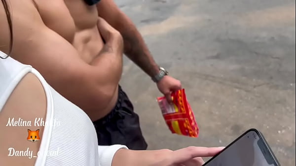 Mel Khalifa fode dentro do UBER, 20 minutos de sexo todo o percurso da corrida. Vídeo REAL!