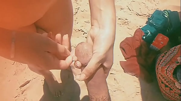 Día caliente de playa nudista