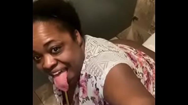 Hot stunner pissing in public big round rump