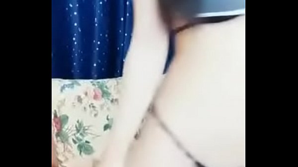 japonesa masturbandose