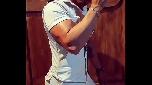 Stripper demonstrate marinero