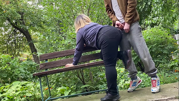 Jism on big caboose MILF in jeans in the park