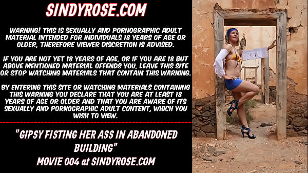 Gipsy going knuckle deep her bum in abandoned building