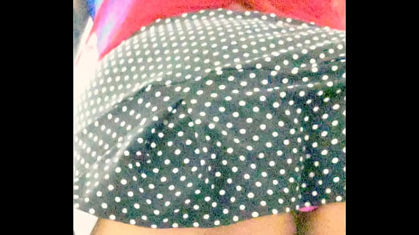 Público Upskirt. Buttfuck buttplug. Spinning and caboose workout.