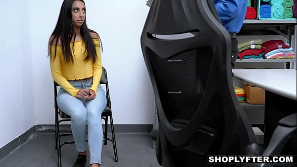 Teenage tramp cunny rammed by store officer