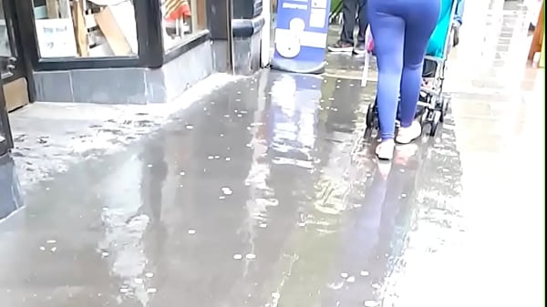 Chav Cougar Phat ass white girl, Fat Culo Street Candid – Slo Mo