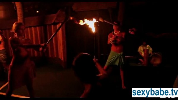 Flawless nubiles eat sushi off naked lady