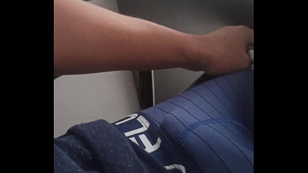 Se masturbando no trabalho