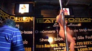Flash no Teatro Orion com a modelo Ariana Gurenkoff