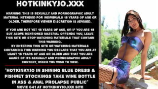 Hotkinkyjo in shining blue sundress & fishnet stockings take wine bottle in butt & ass-fuck mini-rosebud public